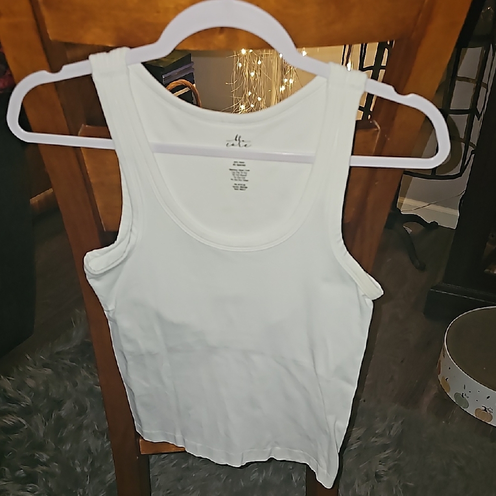 BKE CORE womens cream tank top. Nwots. Sz S/M. Very NICE